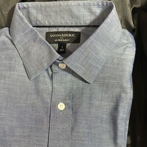 Banana Republic Men's Casual Light Blue Shirt